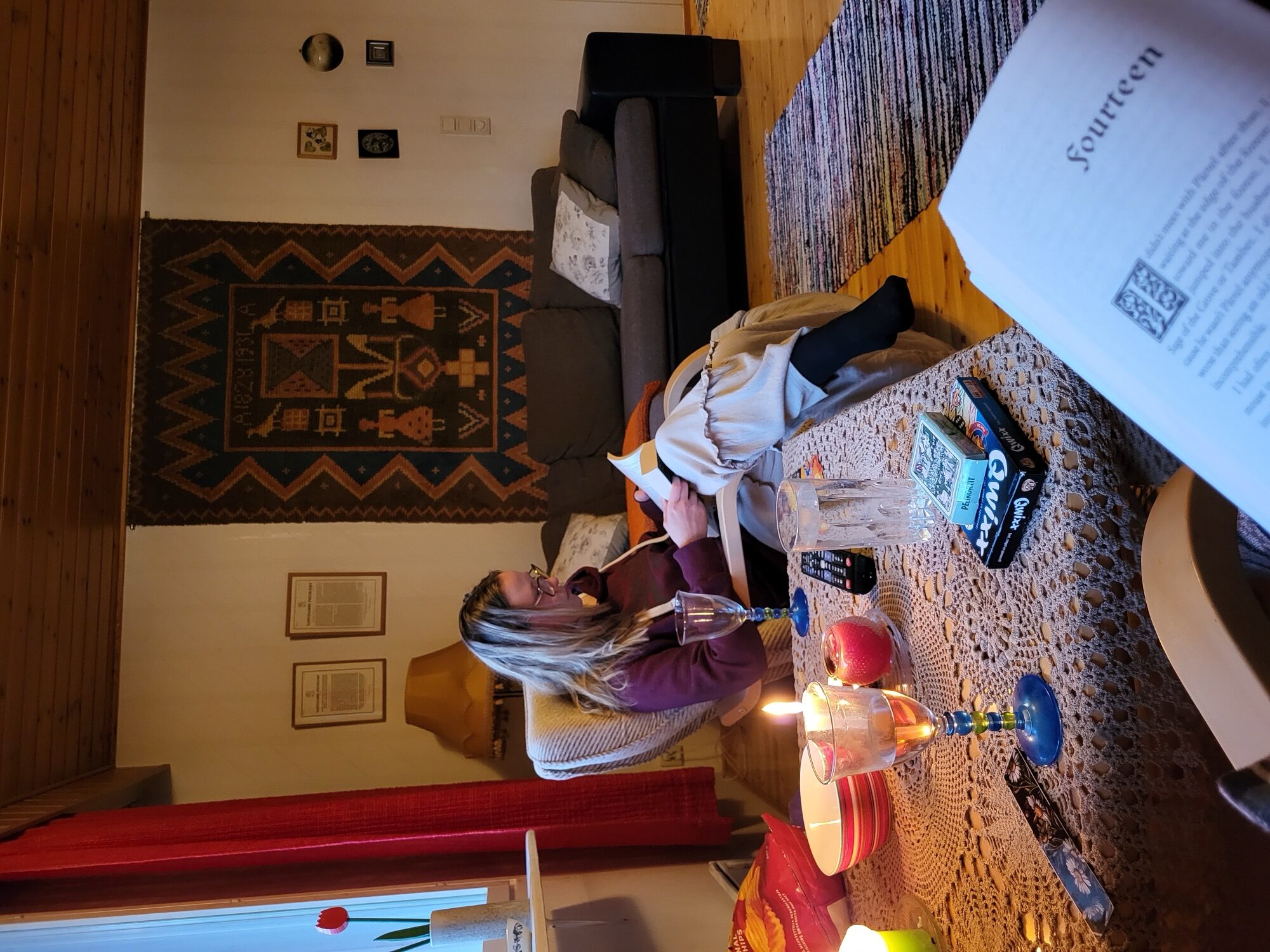 Anne en Dani aan het lezen